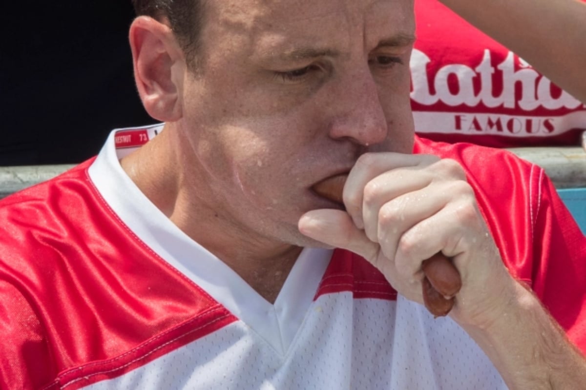 Joey Chestnut Heavy Favorite to Woof Down Most Hot Dogs at July 4 Contest