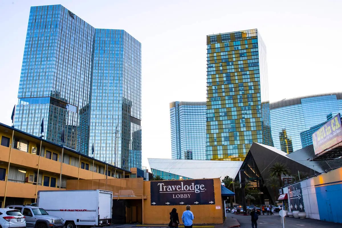 Las Vegas Strip Malls, Travelodge Close To Make Way for Possible Casino