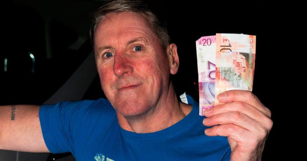 Lucky Man Hits Virtual Horse Racing Miracle After Ungreedy Act at ATM