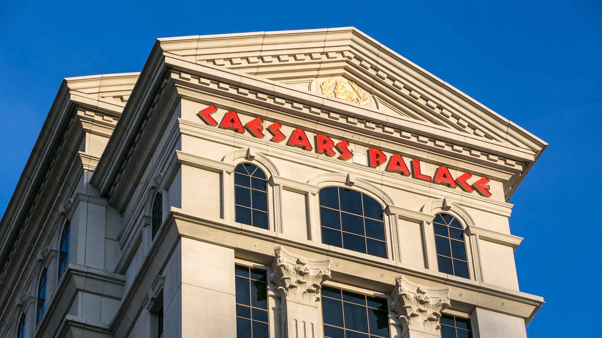 As Potential Suitors Circle, Caesars Stock Remains Hedge Fund Favorite