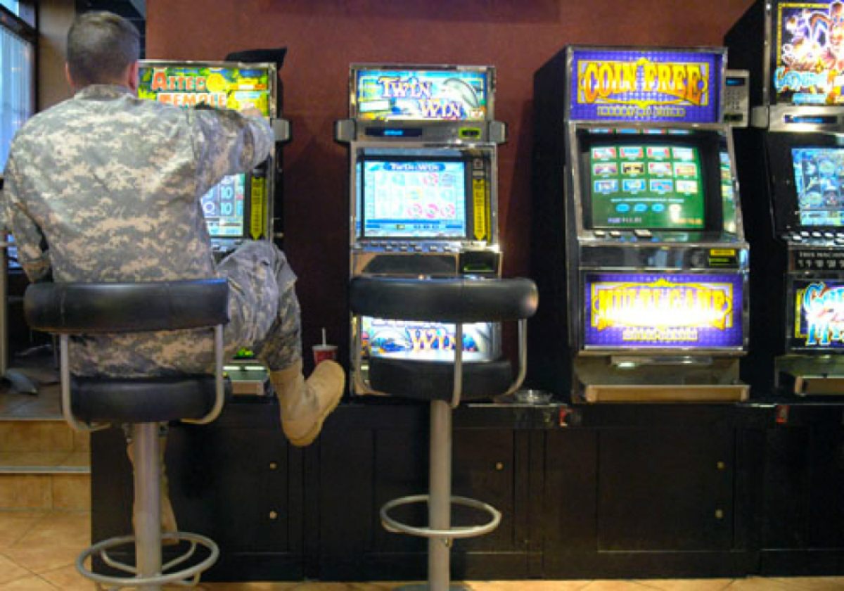 Sen. Elizabeth Warren Introduces Gambling Disorder Bill to Help Military Service Members Dealing With Addiction