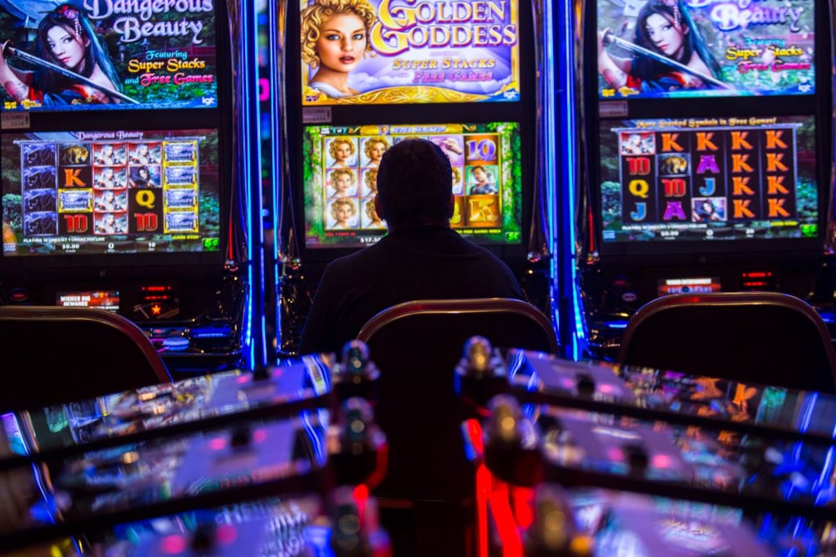 Plainridge Park Casino Seeks Table Games, More Slots to Compete with Rhode Island