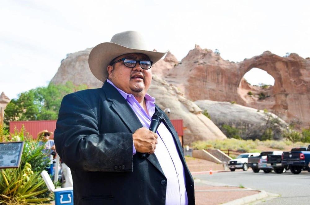 Navajo Nation Leader Gets Flak For Boozy Las Vegas Casino Snap