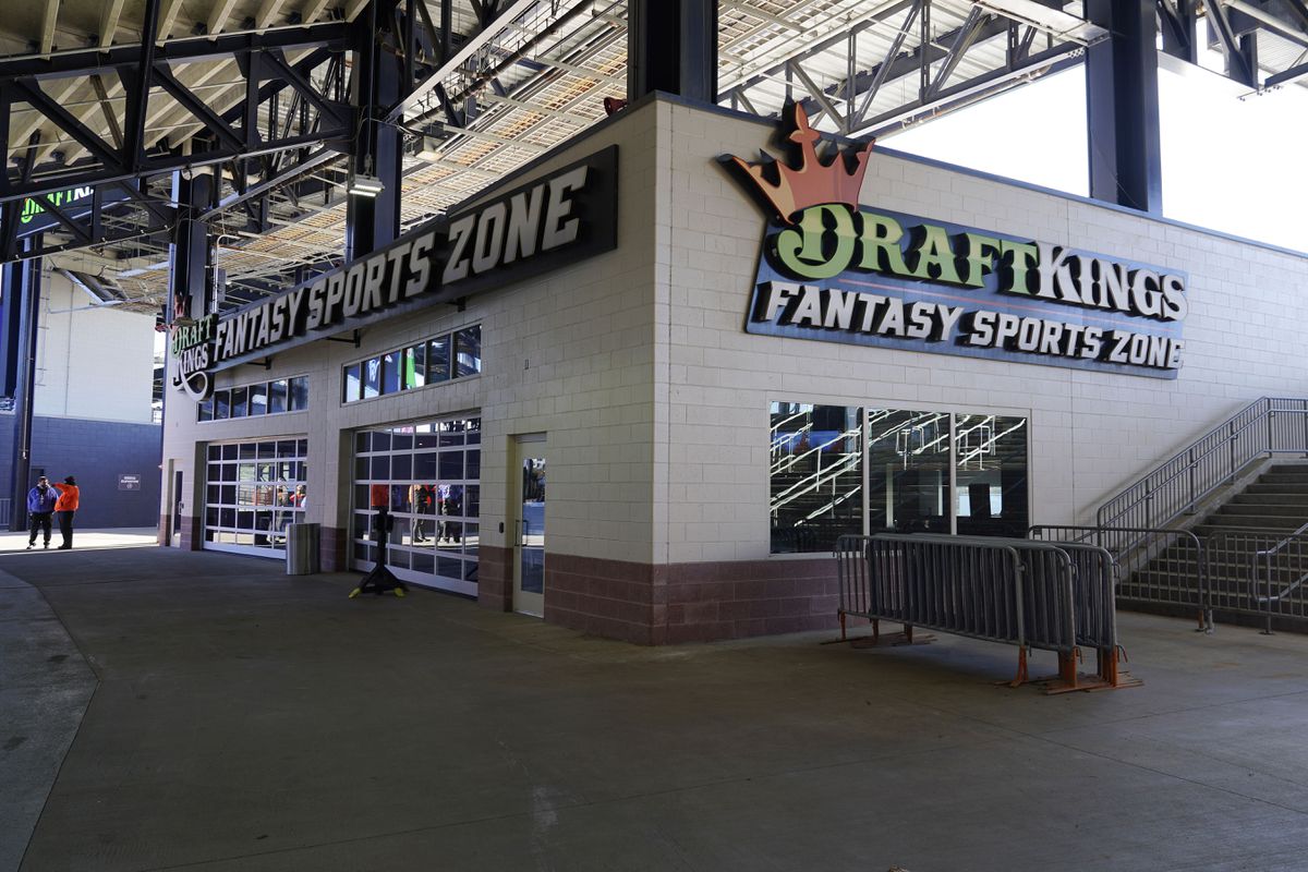 DraftKings Extends Slump as UBS Forecasts Bigger Losses, No Profitability Until 2024