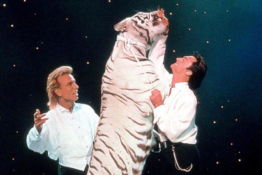 Roy Horn, of Famed Vegas Magic Act Siegfried and Roy, Dead at 75 from COVID-19 Complications